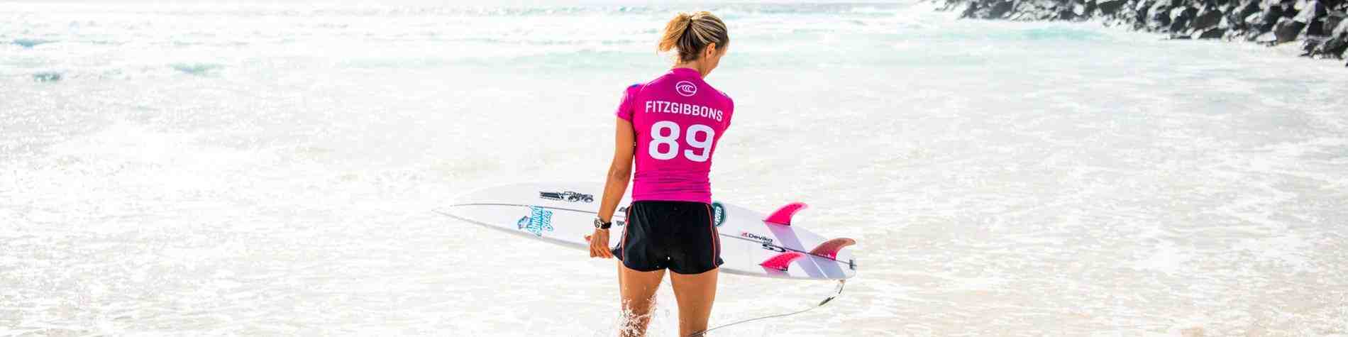 How tall is Sally Fitzgibbons?